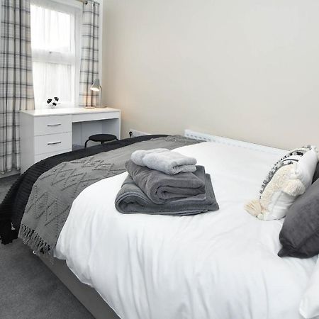 Find A Spacious And Stylish Escape In The City Centre At Sturgess House, Perfect For Longer Stays! Stoke-on-Trent Εξωτερικό φωτογραφία