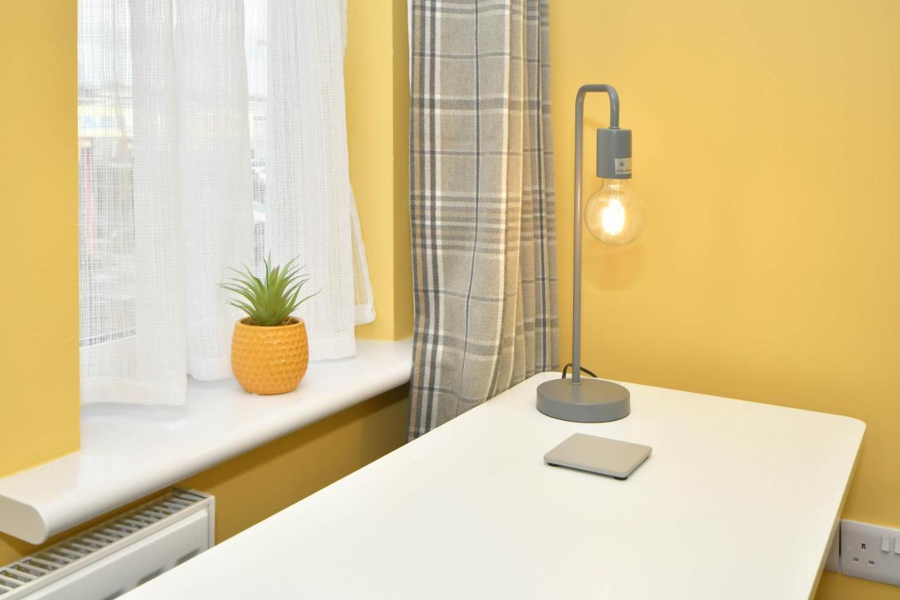 Find A Spacious And Stylish Escape In The City Centre At Sturgess House, Perfect For Longer Stays! Stoke-on-Trent Εξωτερικό φωτογραφία
