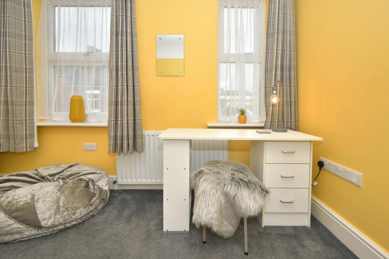 Find A Spacious And Stylish Escape In The City Centre At Sturgess House, Perfect For Longer Stays! Stoke-on-Trent Εξωτερικό φωτογραφία