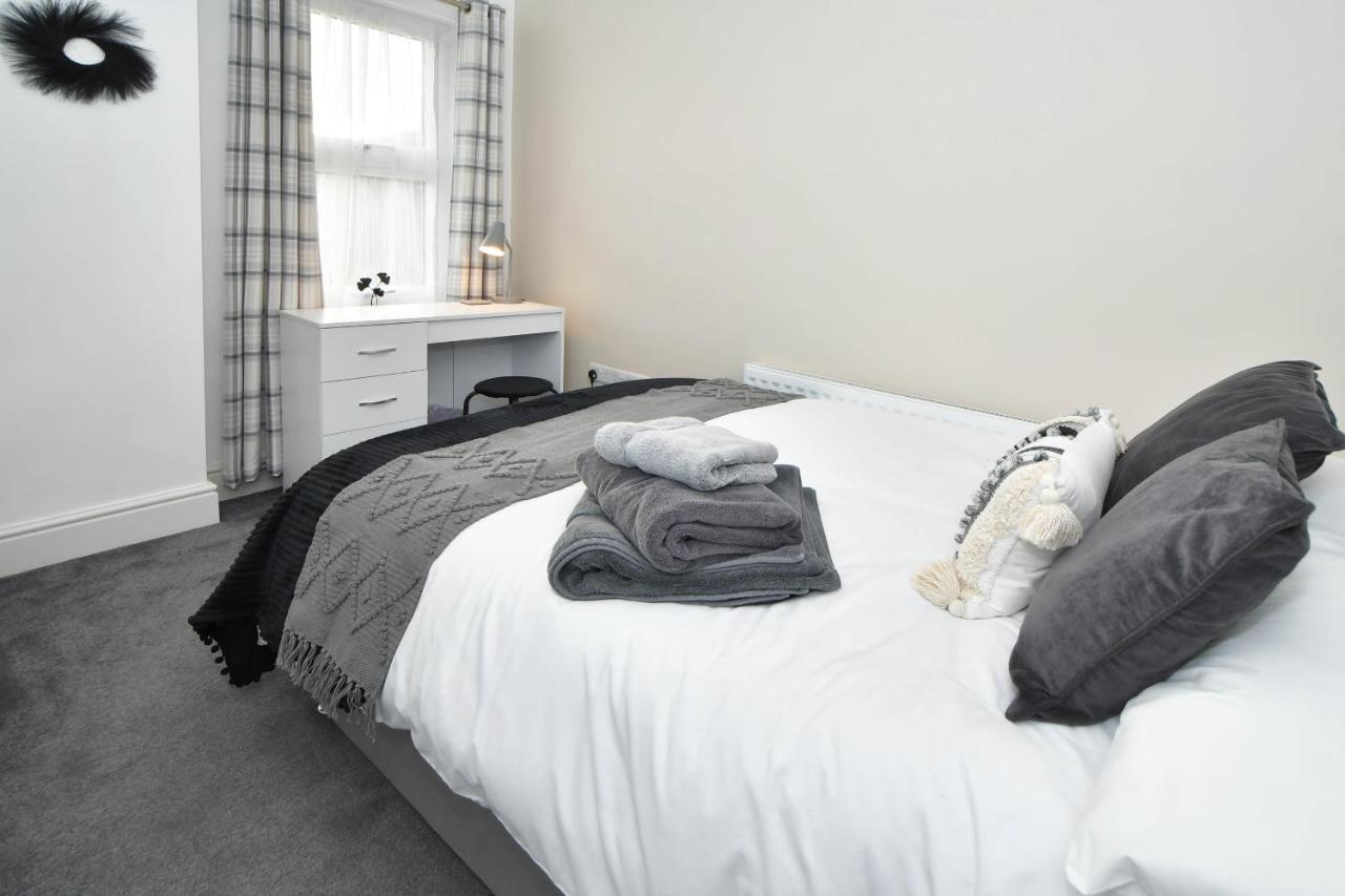 Find A Spacious And Stylish Escape In The City Centre At Sturgess House, Perfect For Longer Stays! Stoke-on-Trent Εξωτερικό φωτογραφία