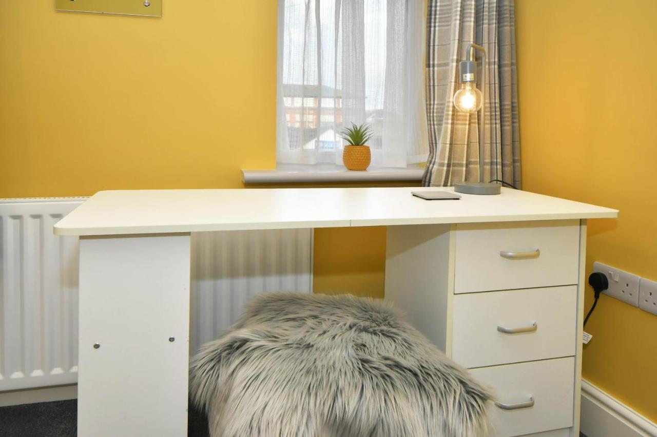Find A Spacious And Stylish Escape In The City Centre At Sturgess House, Perfect For Longer Stays! Stoke-on-Trent Εξωτερικό φωτογραφία