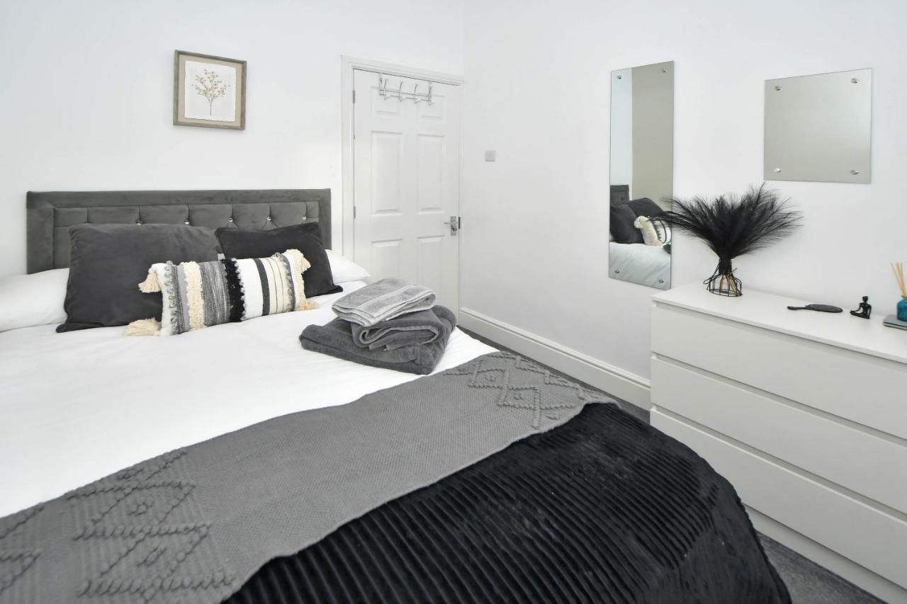 Find A Spacious And Stylish Escape In The City Centre At Sturgess House, Perfect For Longer Stays! Stoke-on-Trent Εξωτερικό φωτογραφία