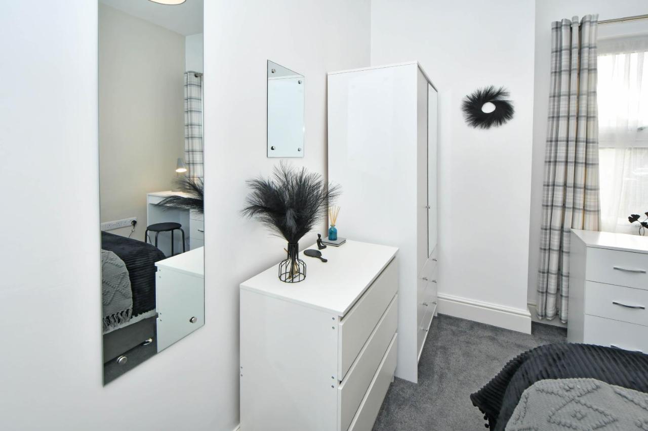 Find A Spacious And Stylish Escape In The City Centre At Sturgess House, Perfect For Longer Stays! Stoke-on-Trent Εξωτερικό φωτογραφία