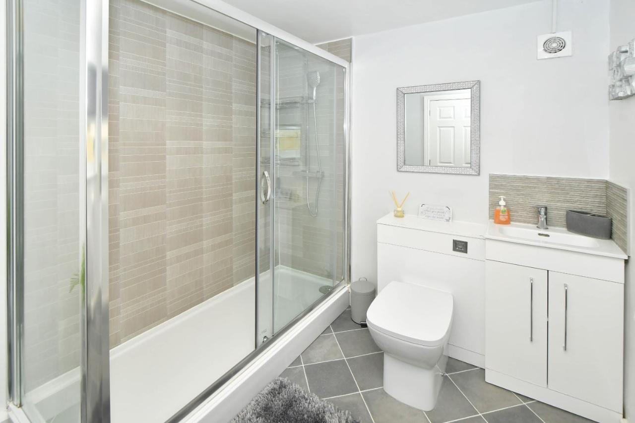 Find A Spacious And Stylish Escape In The City Centre At Sturgess House, Perfect For Longer Stays! Stoke-on-Trent Εξωτερικό φωτογραφία